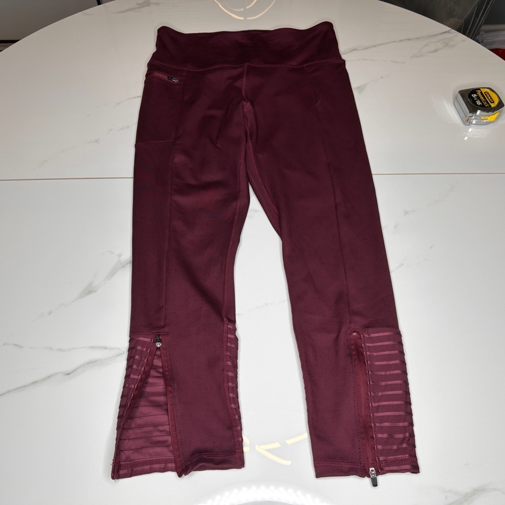 Freely Women’s Leggings, Burgundy /Wine, Large, 7/8 length, Excellent Condition - Picture 4 of 15